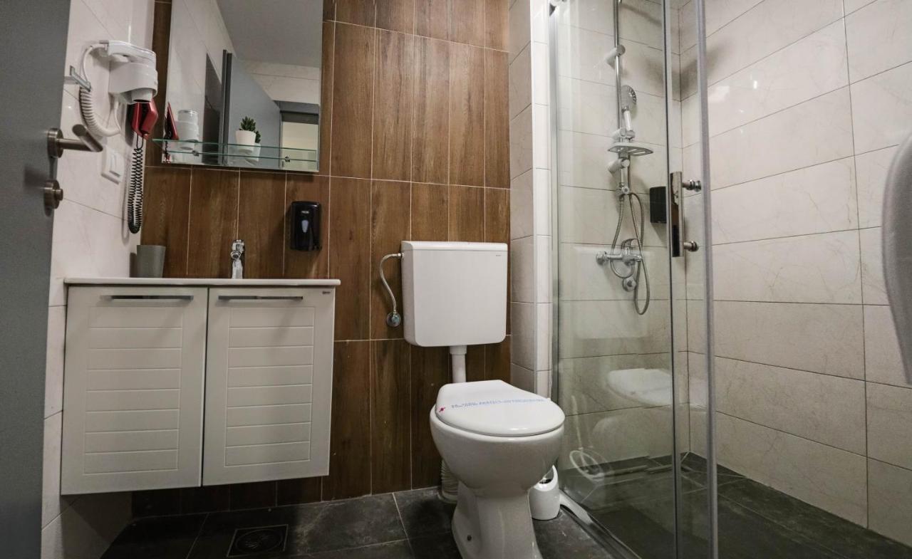 Hotel Dijana Пірот Екстер'єр фото