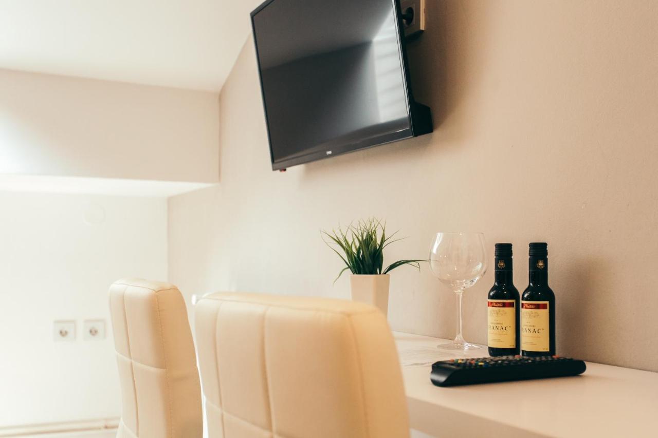 Hotel Dijana Пірот Екстер'єр фото